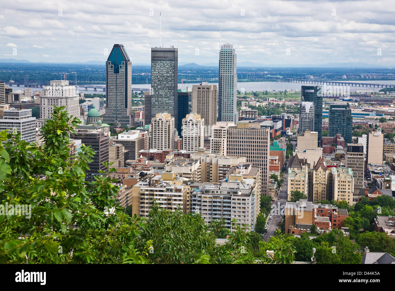 Vista della città di Montreal dalla cima di Mount Royal, Quebec, Canada Foto Stock