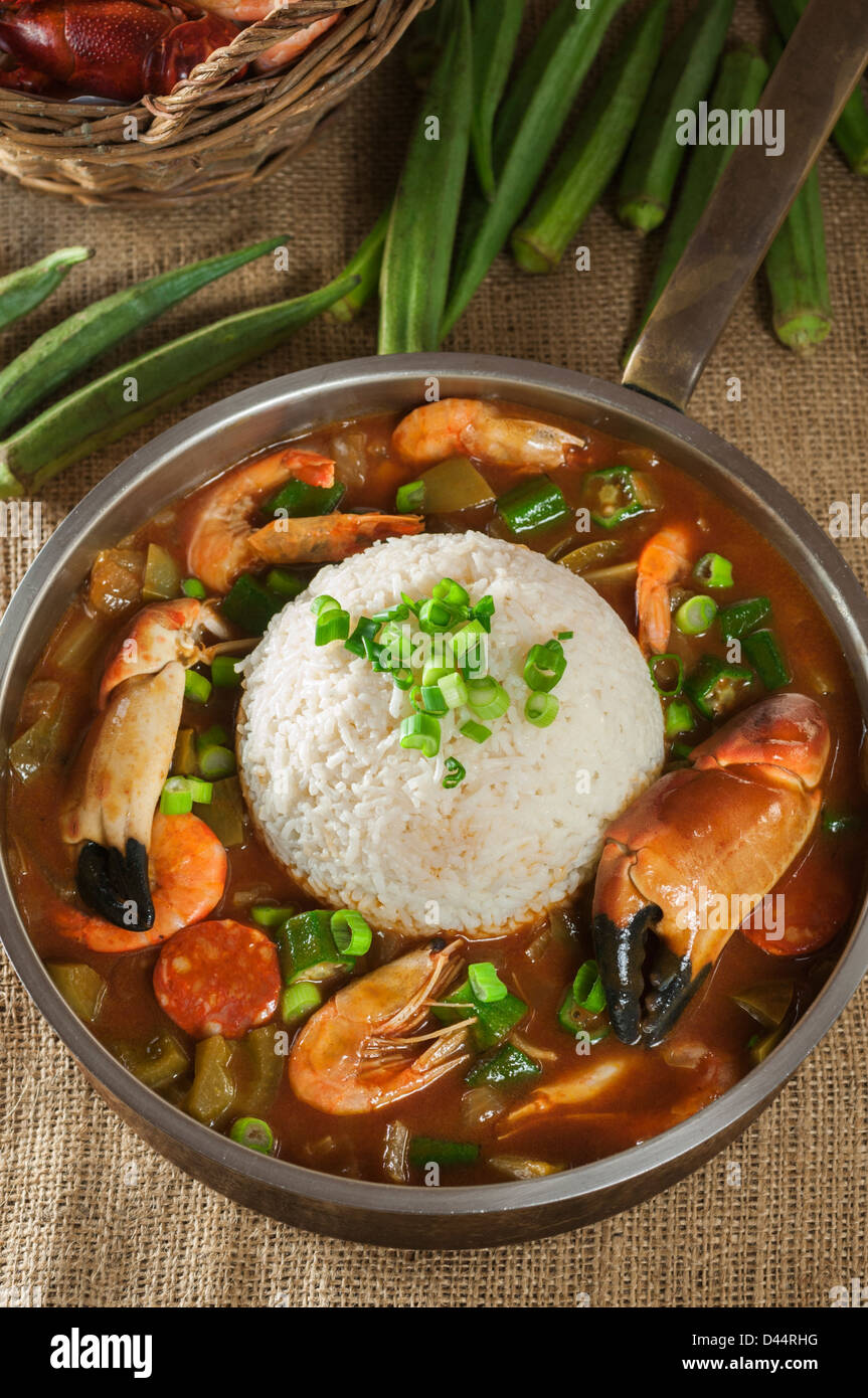 Granchi e gamberi della Louisiana gumbo di cibo Foto Stock