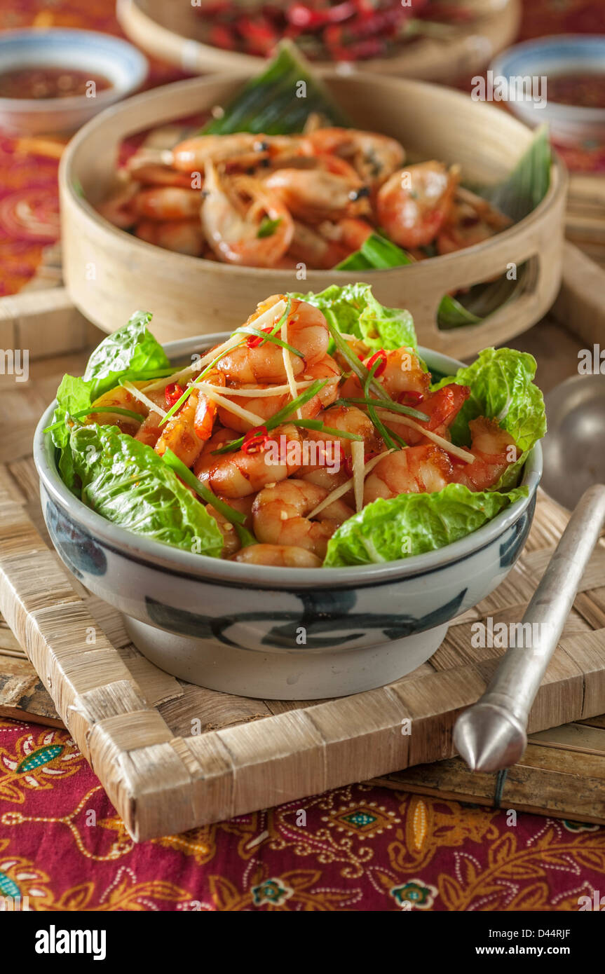 Tom kho vietnamita di gamberi al caramello Foto Stock