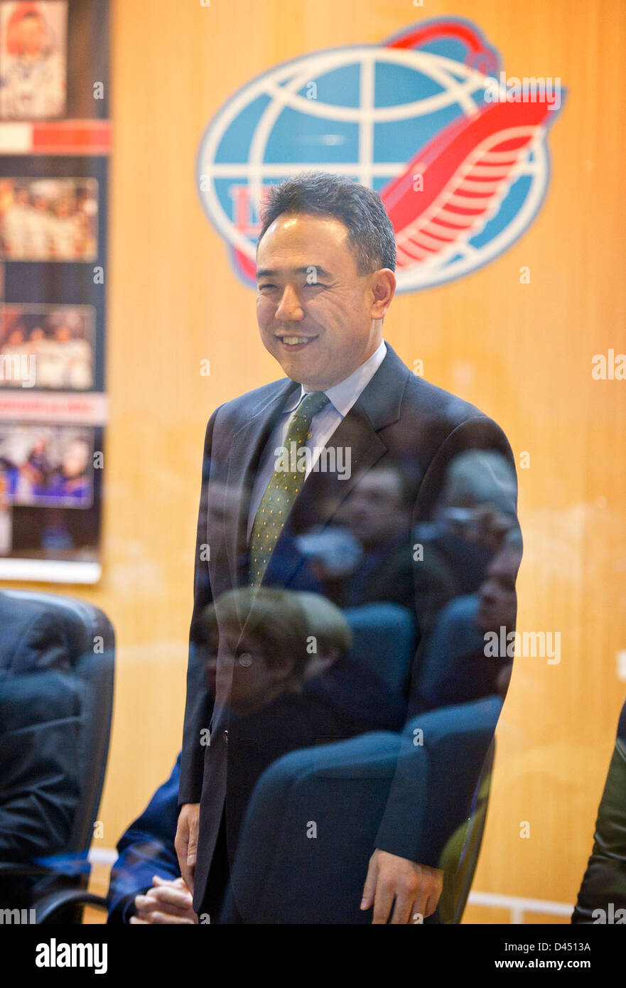 I preparativi per il prevolo della missione Expedition 26 si svolsero a Baikonur, Kazakistan. L'equipaggio, compreso l'astronauta Satoshi Furukawa della JAXA, si preparò per la loro missione a bordo della navicella Soyuz fino alla stazione spaziale Internazionale. Foto Stock