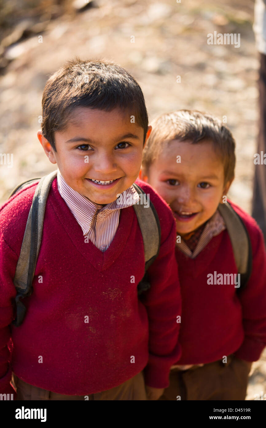 Ragazzi giovani, Panauti Village, vicino a Kathmandu, Nepal Foto Stock