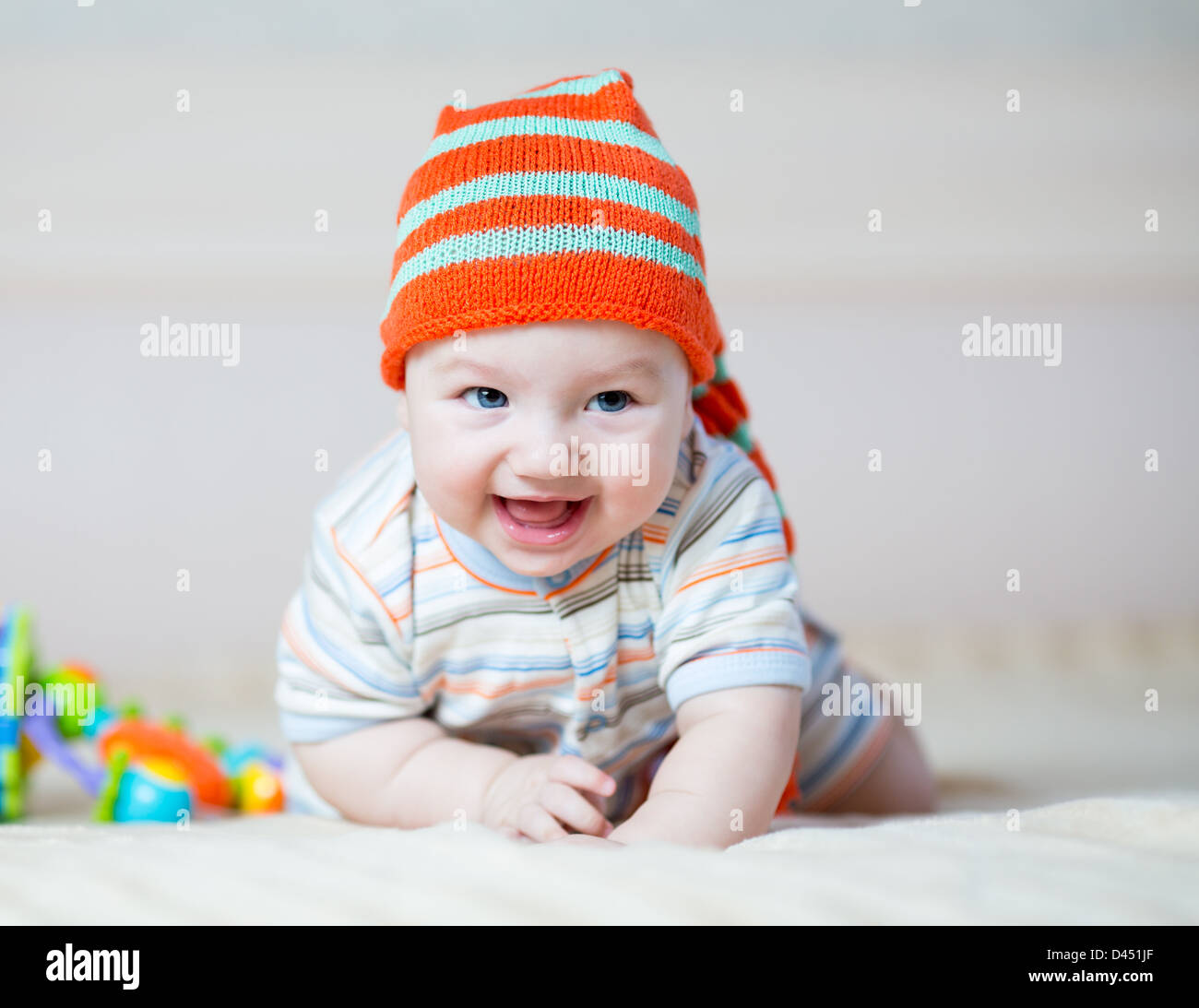 Happy baby boy usurata in hat Foto Stock