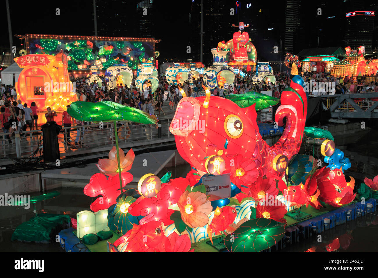 Singapore, nuovo anno cinese, Hongbao festival, Lanterna display, persone, Foto Stock