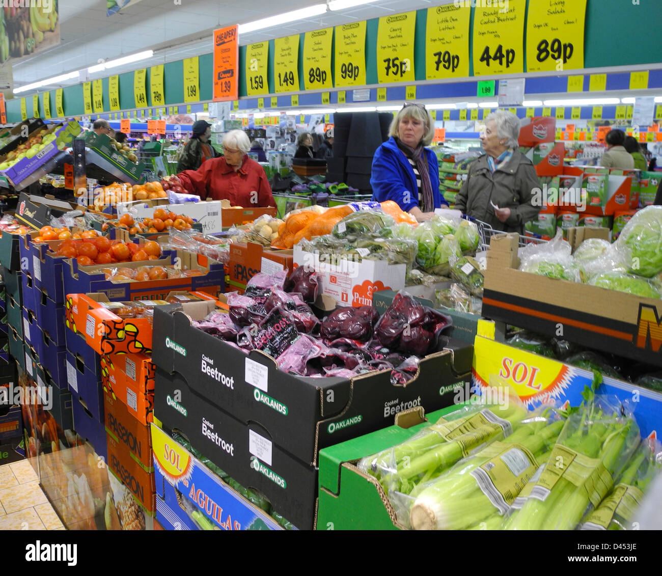 All'interno di un negozio Lidl supermercato interno Foto Stock