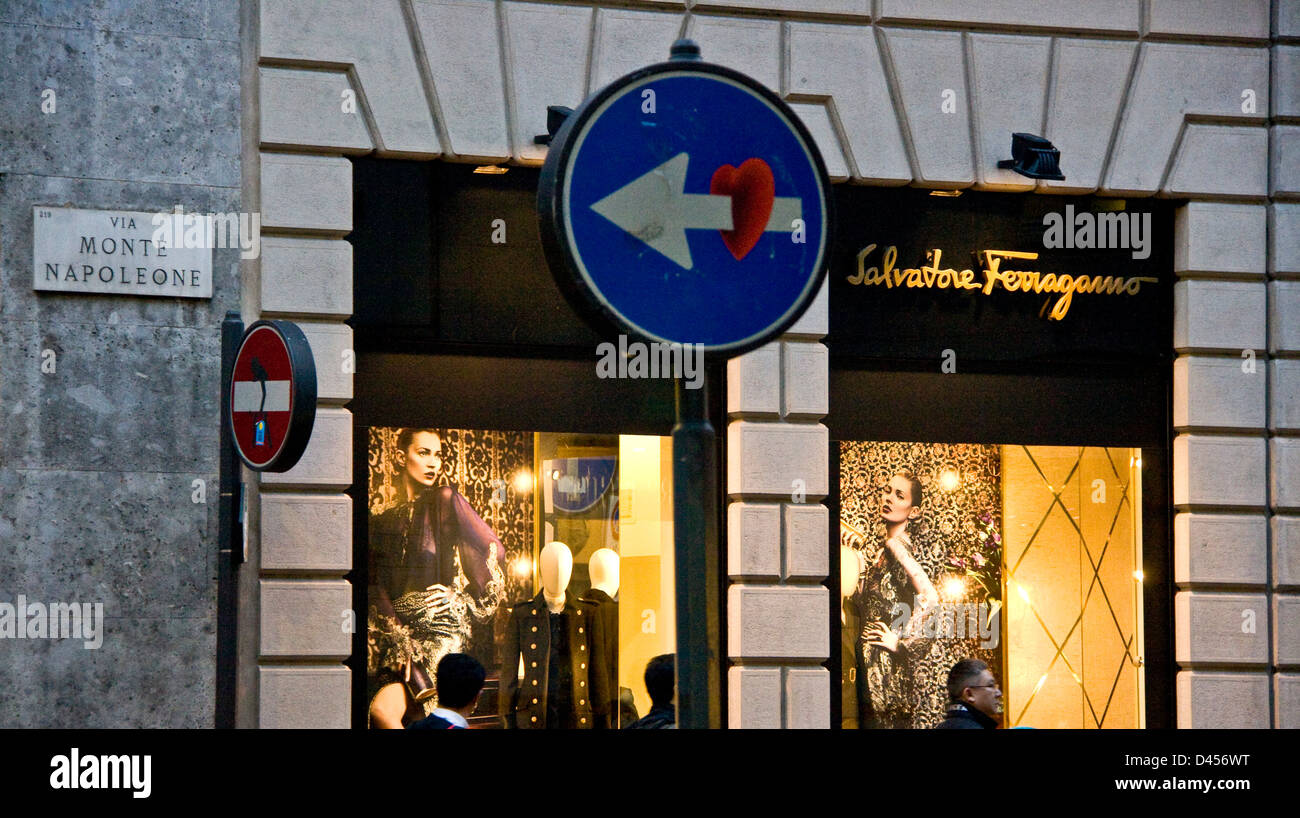 Salvatore Ferragamo designer di moda donna storefront boutique di Via Montenapoleone Milano Lombardia Italia Europa Foto stock Alamy