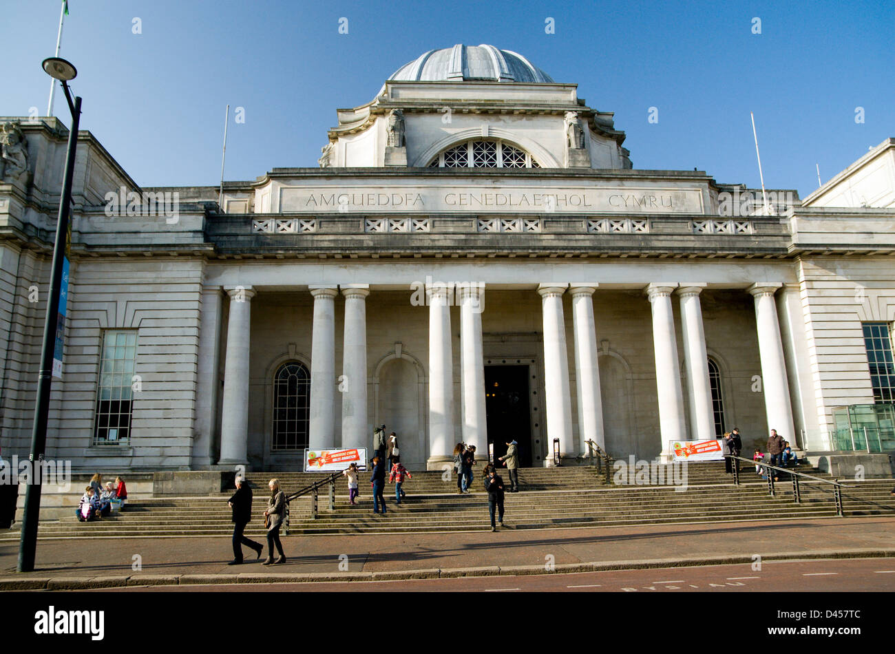 Il Museo nazionale del Galles e Gorsedd Gardens, Cathays Park, Cardiff, Galles del Sud. Foto Stock
