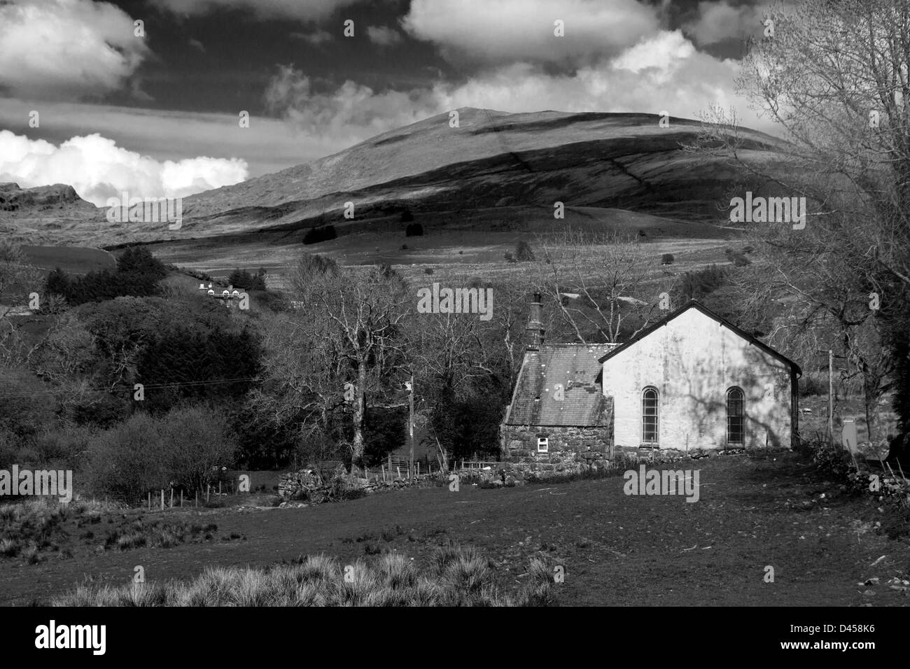 Isolato ex cappella in Cwm Pennant, una remota valle montuosa nella parte occidentale del Parco Nazionale di Snowdonia GWYNEDD North Wales UK Foto Stock