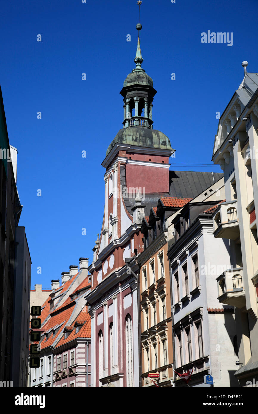 La torre della chiesa di riforme in Marstalu iela, Riga Lettonia Foto Stock