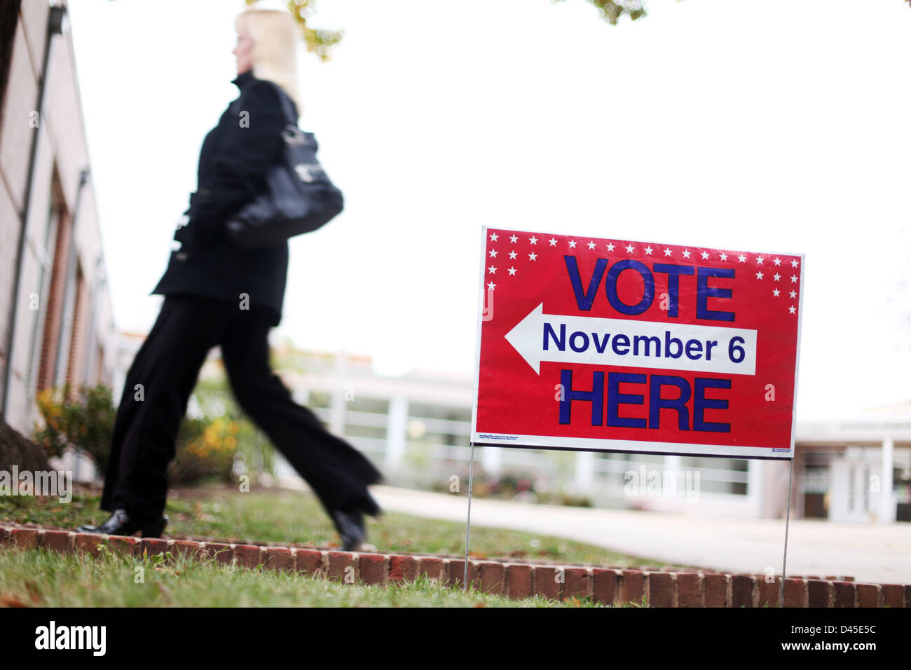 Stazioni di voto in Alexandria, Virginia Settentrionale su elezione notte, 2012. Foto Stock