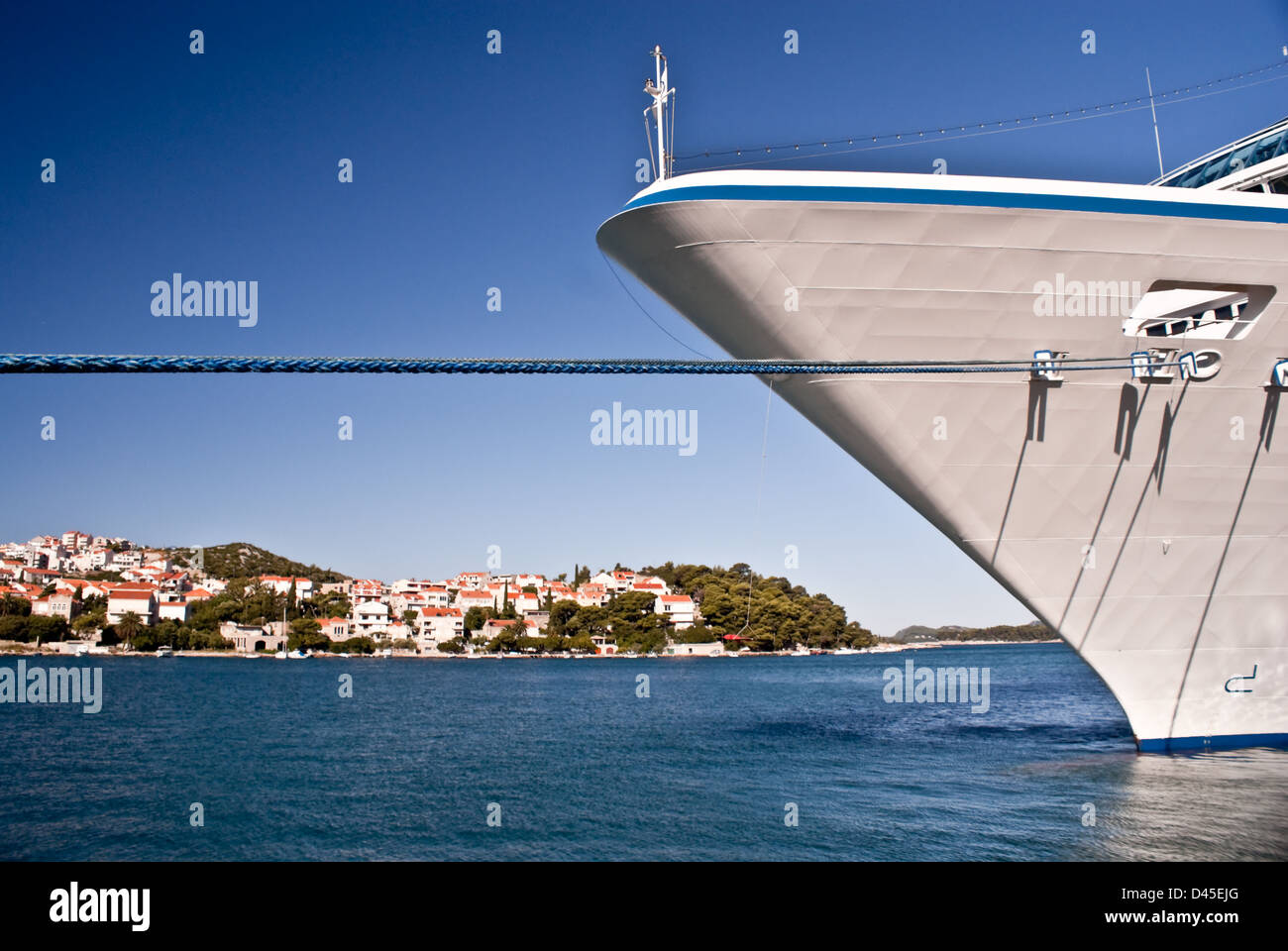 La nave di crociera di prua con Dubrovnik in background Foto Stock