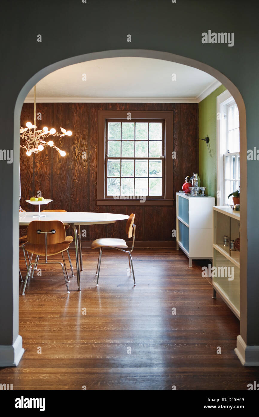 Una sala da pranzo in uno stile classico moderno Foto Stock