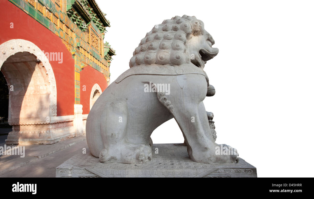 Antica leone di pietra e rosso cinese padiglioni Pechino città proibita,Cina Foto Stock