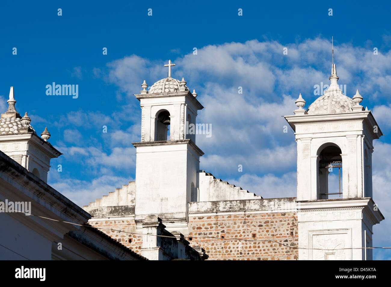 Le guglie del duomo in Suchitoto El Salvador. Foto Stock