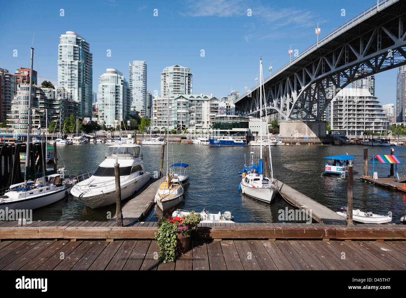 Barche ormeggiate a Granville Island, Vancouver, British Columbia, Canada Foto Stock