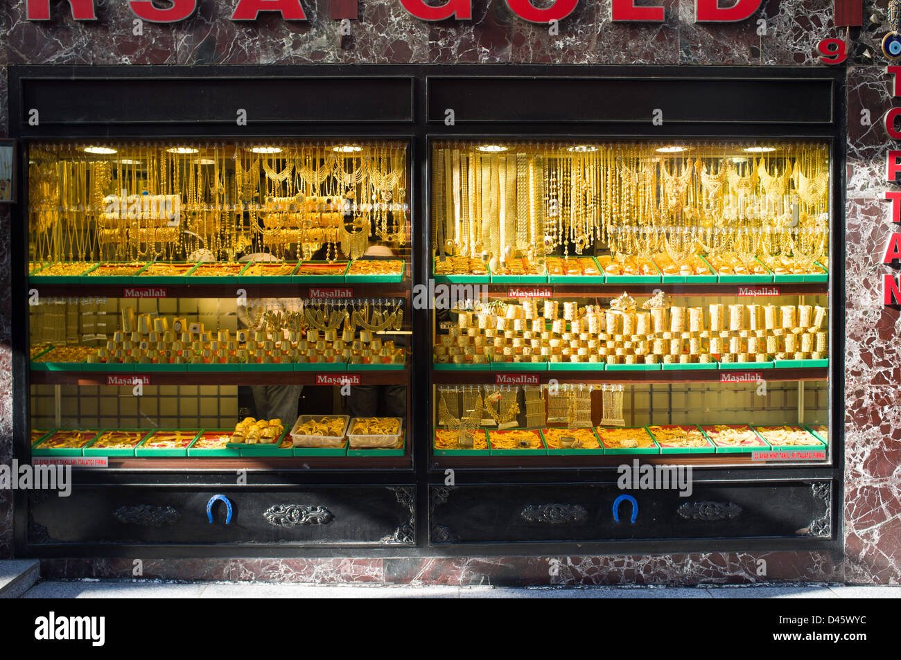 Istanbul gioielli in oro finestra venditore Turchia Foto Stock