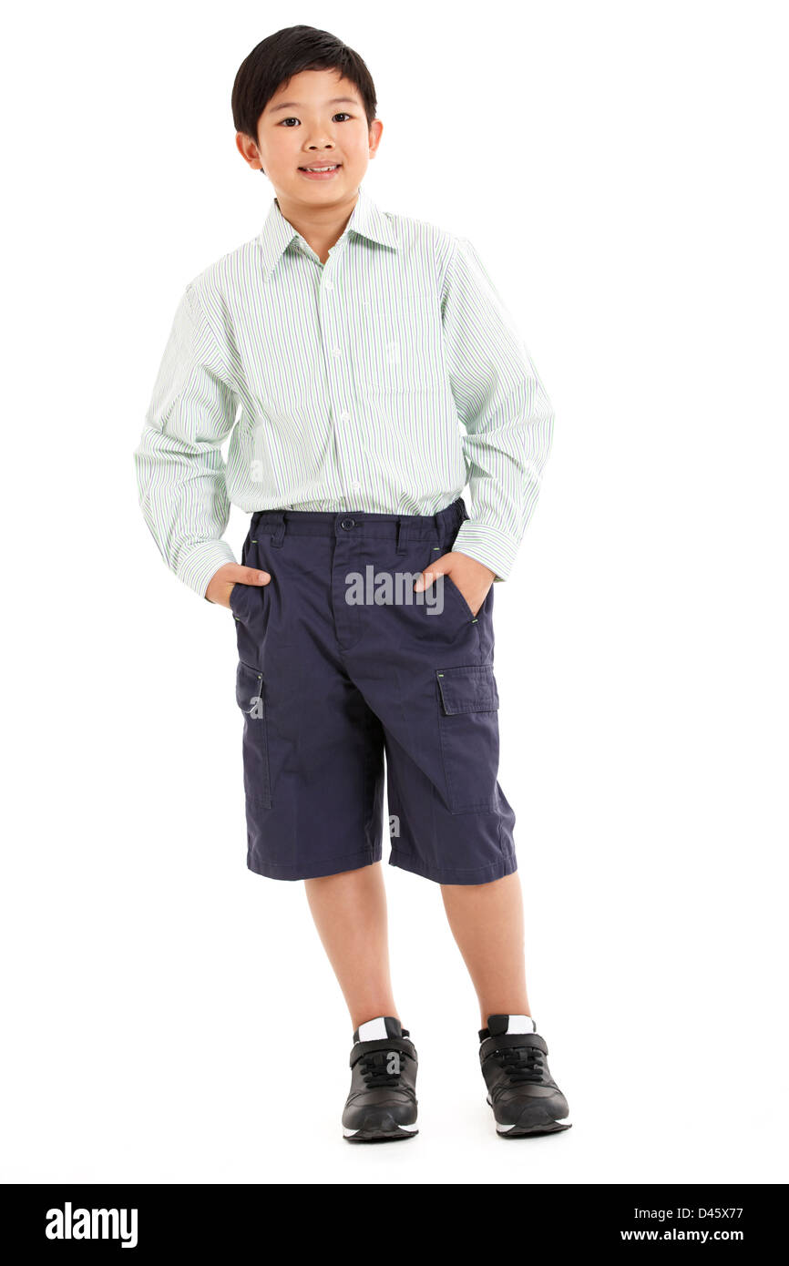 Studio shot della Chinese Boy in uniforme scolastica Foto Stock
