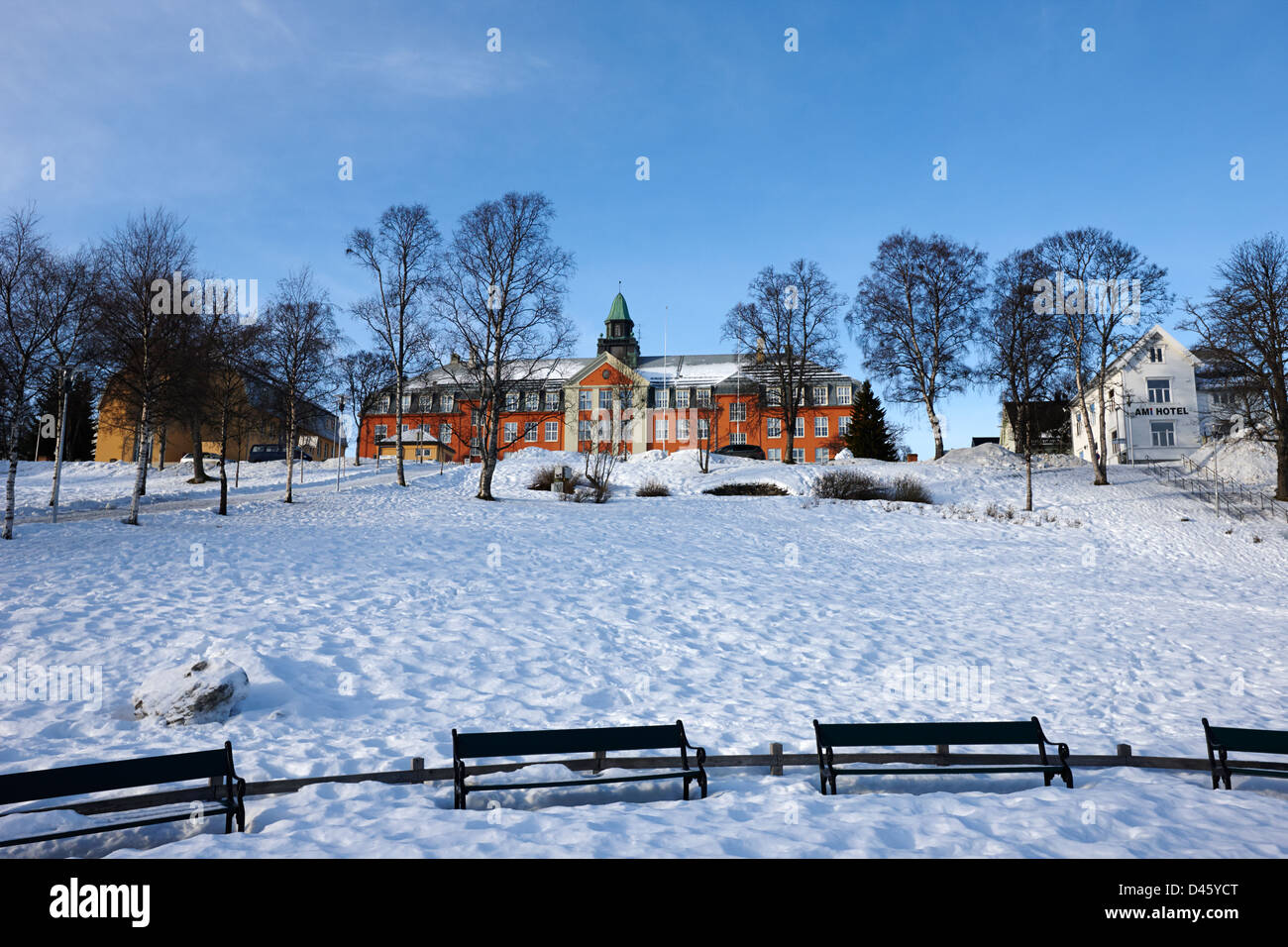 Kings Park di fronte kongsbakken scuola secondaria superiore troms Tromso Norvegia europa Foto Stock