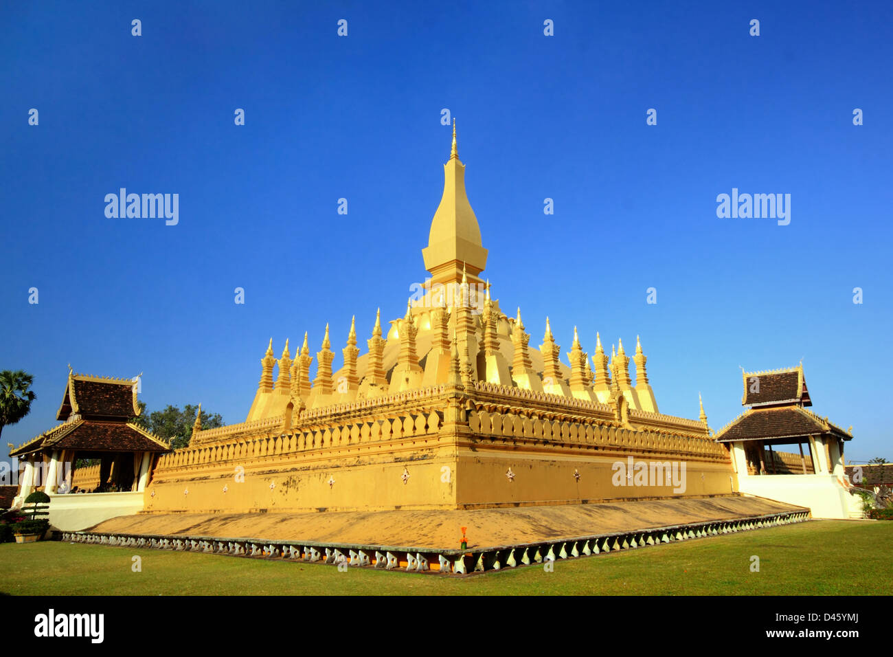 Tempio d'oro architettura in Vientienne 'Pha That Luang' e il suo posto di Vientiane, Laos. Foto Stock