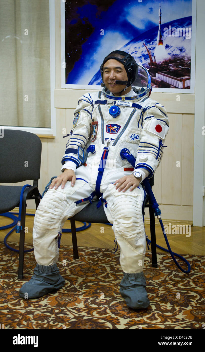 L'equipaggio della Expedition 28 si prepara al lancio al cosmodromo di Baikonur. I membri dell'equipaggio, compreso l'astronauta giapponese Satoshi Furukawa, partecipano alle attività di pre-volo prima del loro viaggio verso la stazione spaziale Internazionale. Foto Stock