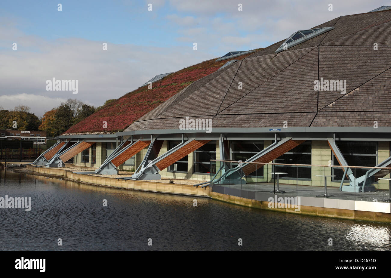 I BACCELLI Leisure Centre, Scunthorpe, Regno Unito. Costruito come 5 intersecante le cupole di legname, l'edificio è altamente eco-friendly. Foto Stock