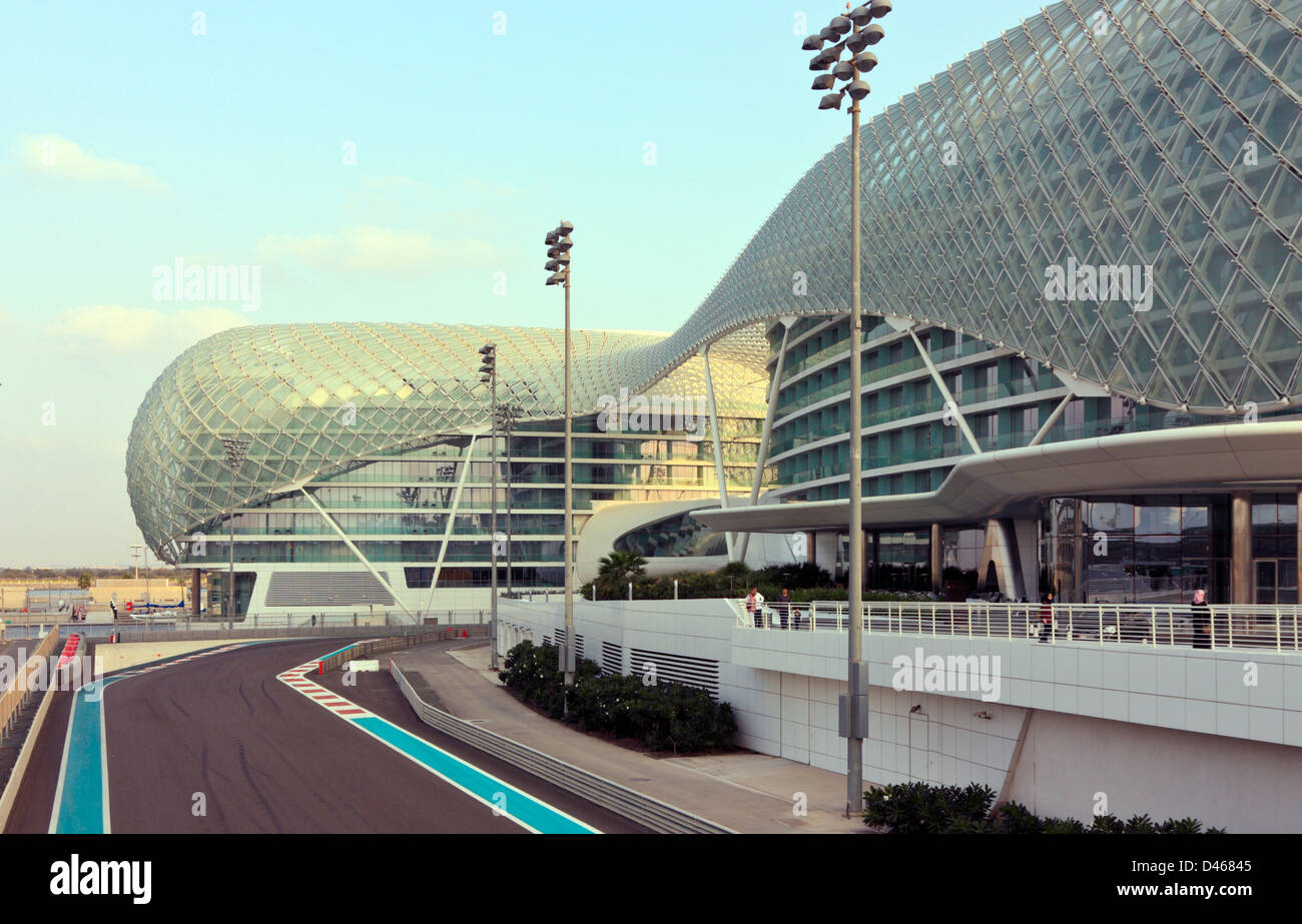 Il Viceroy Hotel e la gara di Formula 1 di via, Yas marina Circuit Abu Dhabi, Emirati Arabi Uniti Foto Stock