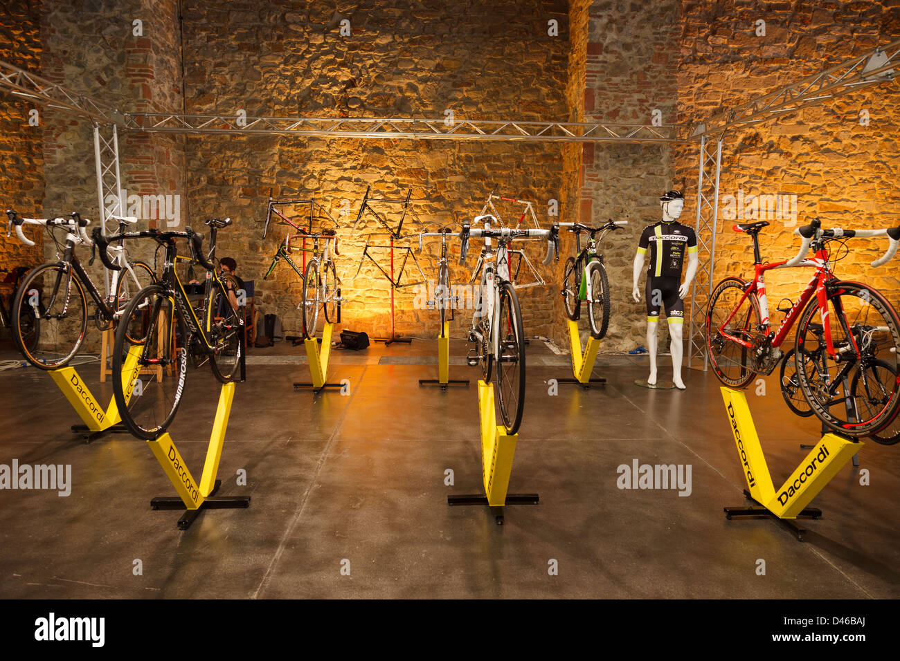 Fabbrica Daccordi pavilion gruppo di biciclette Foto stock - Alamy