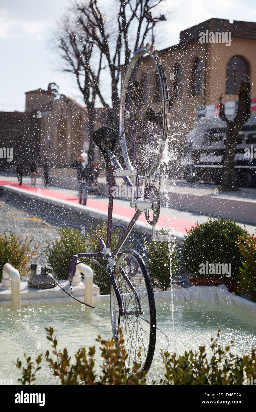 Fontana bicicletta a noleggio Firenze festival Foto Stock