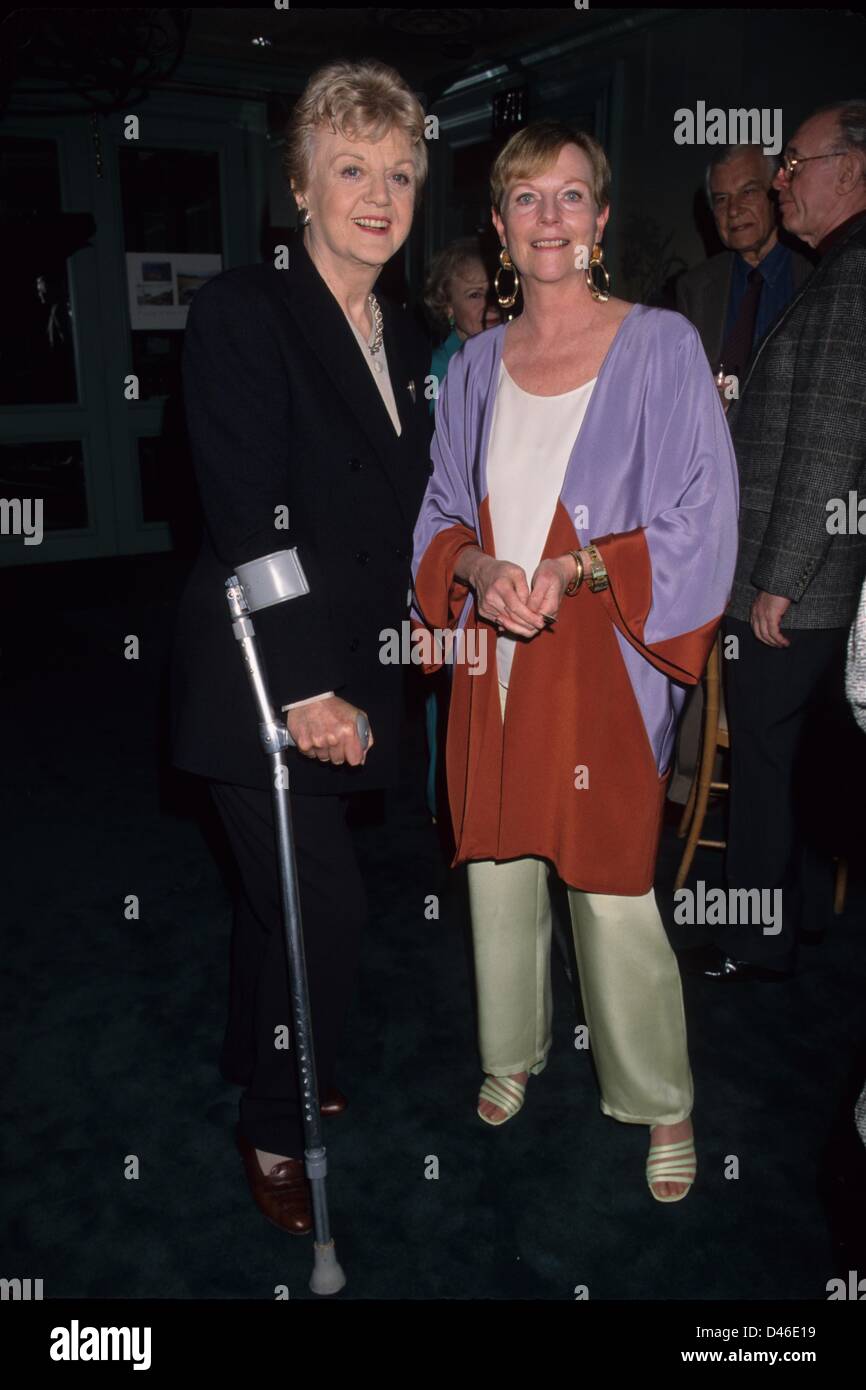 AVA Astaire e Richard McKenzie libro firma 1998.Ava Astaire con Angela Lansbury.k11881lr.(Immagine di credito: © Lisa Rose/Globe foto/ZUMAPRESS.com) Foto Stock