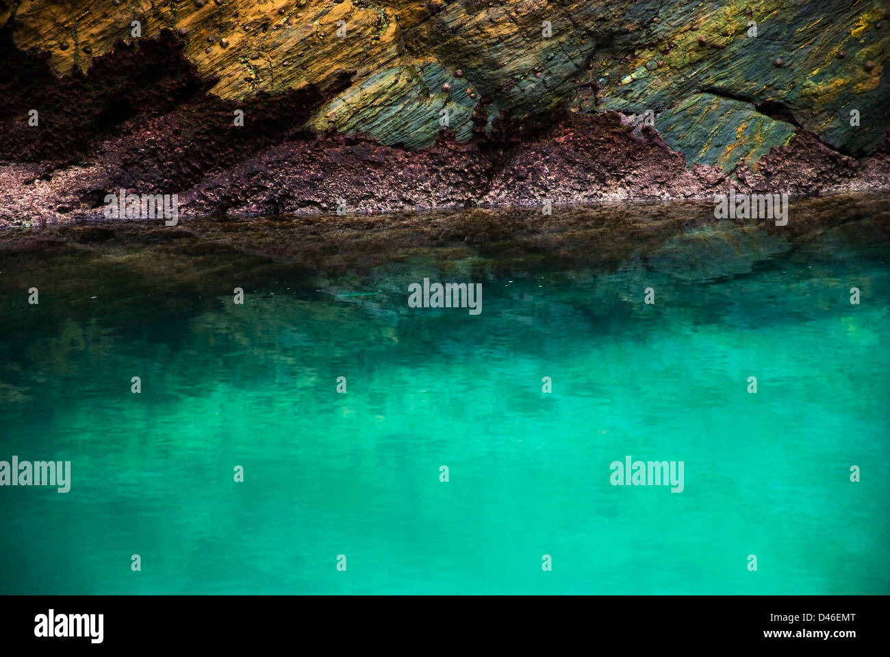 Rocce sulla spiaggia di Santa Comba in costa della Galizia , Oceano Atlantico, Spagna Foto Stock