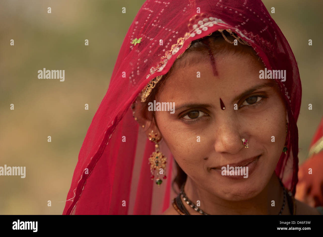 Ritratto di giovane donna di Rajasthani Foto Stock