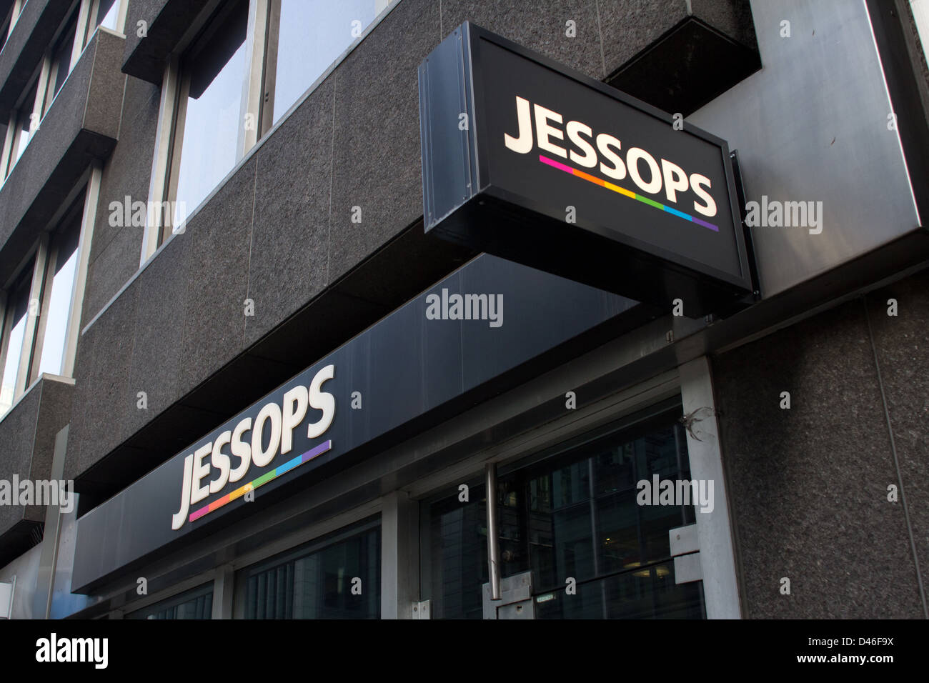 Una chiusa a discesa fotocamera Jessops store e digital signage, Fenchurch Street, Londra centrale. Foto Stock