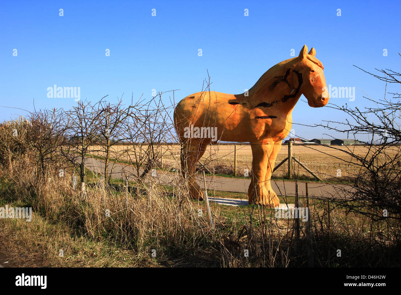 Cavallo di Troia, Trojan, scultura, Sentiero, Lincolnshire, Legno, animale, guerrieri greci, dentro cavallo, guerrieri greci, Nigel Sardeson, statua agricola Foto Stock