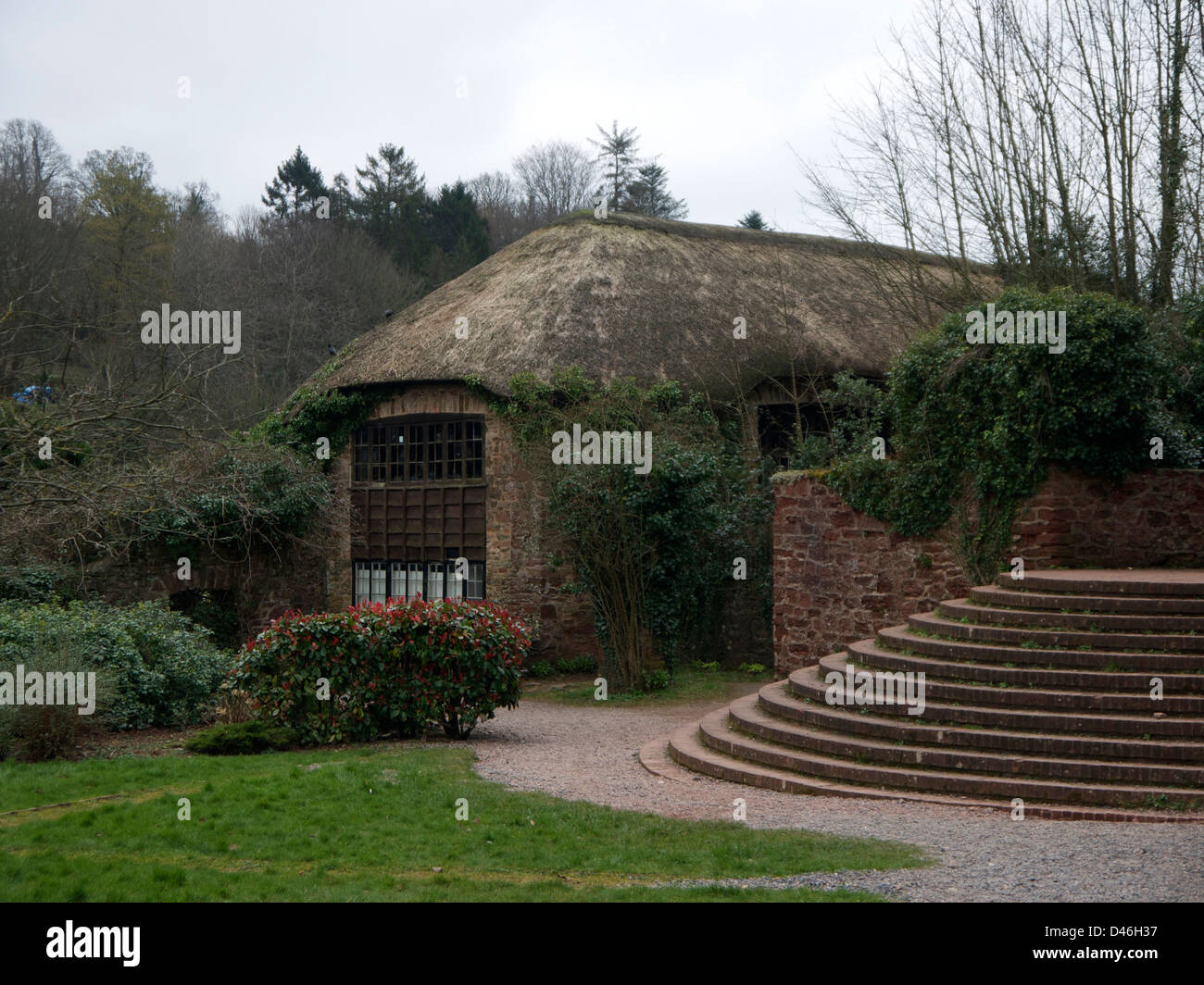 Edificio con tetto in paglia in Cockington, South Devon Foto Stock