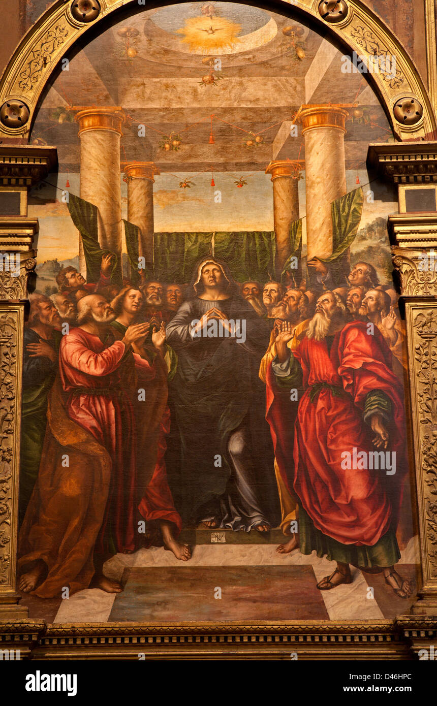 VERONA - gennaio 27: Vernice di Pentecoste in scena a Santa Anastasia la chiesa di anno 1506 progettato da Angelo di Giovanni Foto Stock