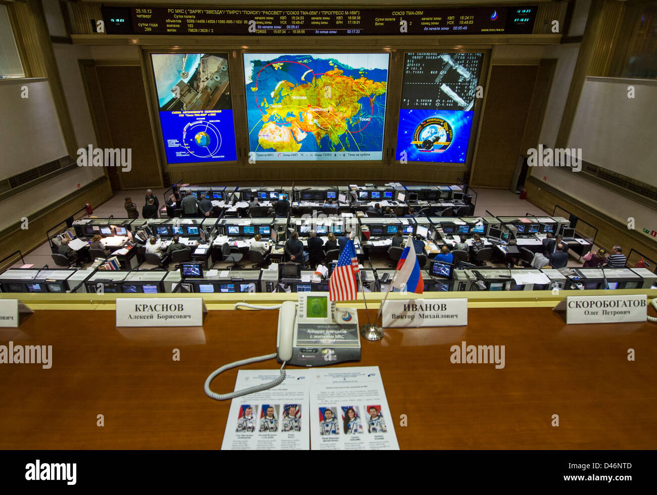 L'equipaggio della Expedition 33 a bordo della Soyuz TMA-06M ormeggia con successo con la stazione spaziale Internazionale, continuando la loro missione per contribuire alla ricerca e alle operazioni a bordo della stazione. Foto Stock