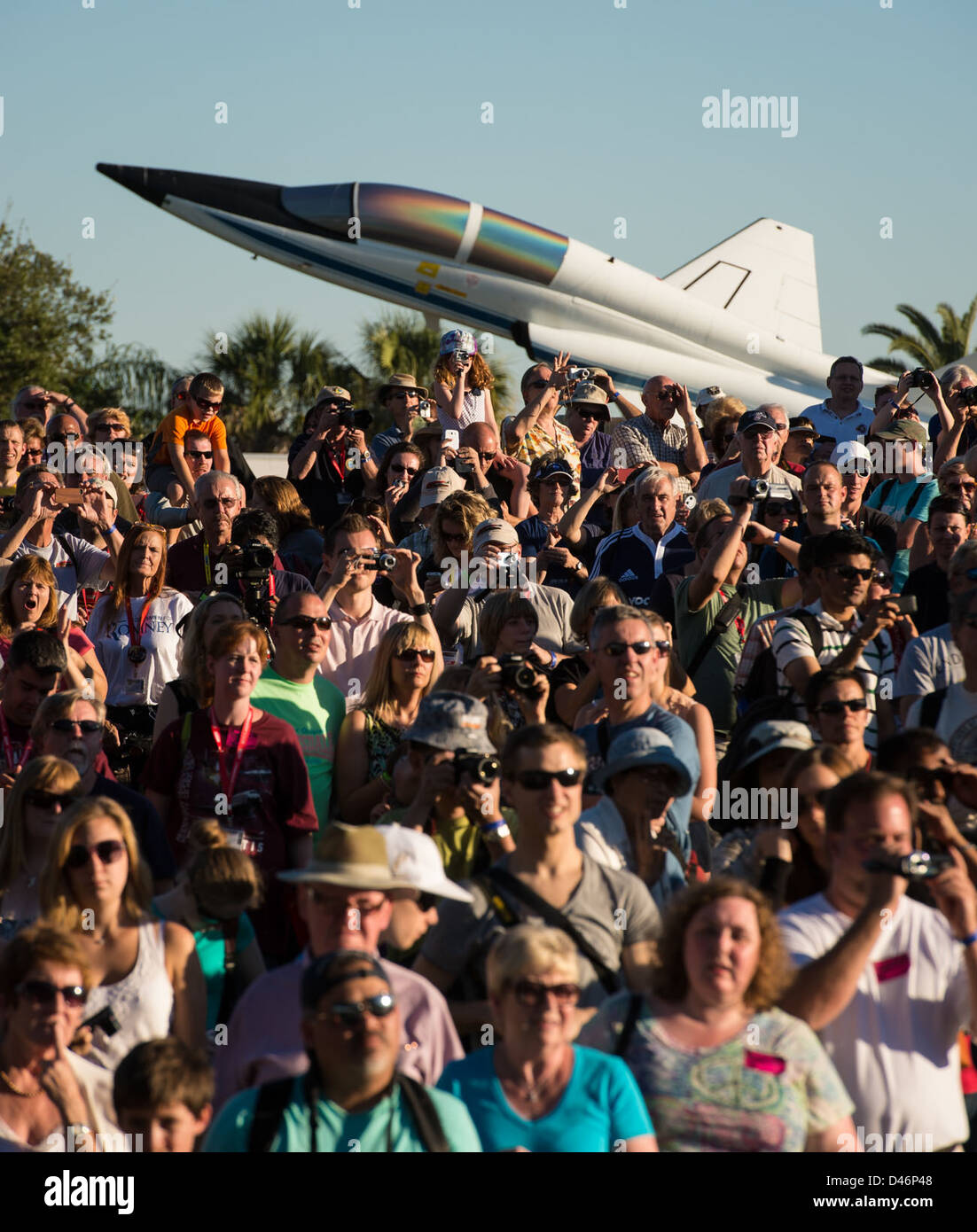 Lo Space Shuttle Atlantis è stato trasportato al Kennedy Space Center per essere esposto al museo, preservando la sua storia e il suo ruolo nel programma Space Shuttle della NASA per l'educazione pubblica e l'esposizione. Foto Stock