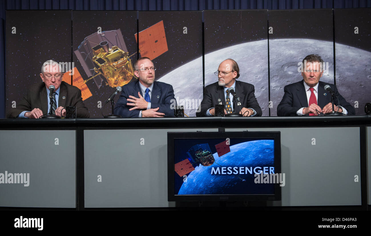 Il team della missione MESSENGER della NASA fornisce un briefing sull'esplorazione di mercurio da parte della navicella spaziale. La missione mira a studiare la superficie, il campo magnetico e la storia geologica di mercurio, facendo progredire la nostra comprensione del pianeta più interno del sistema solare. Foto Stock