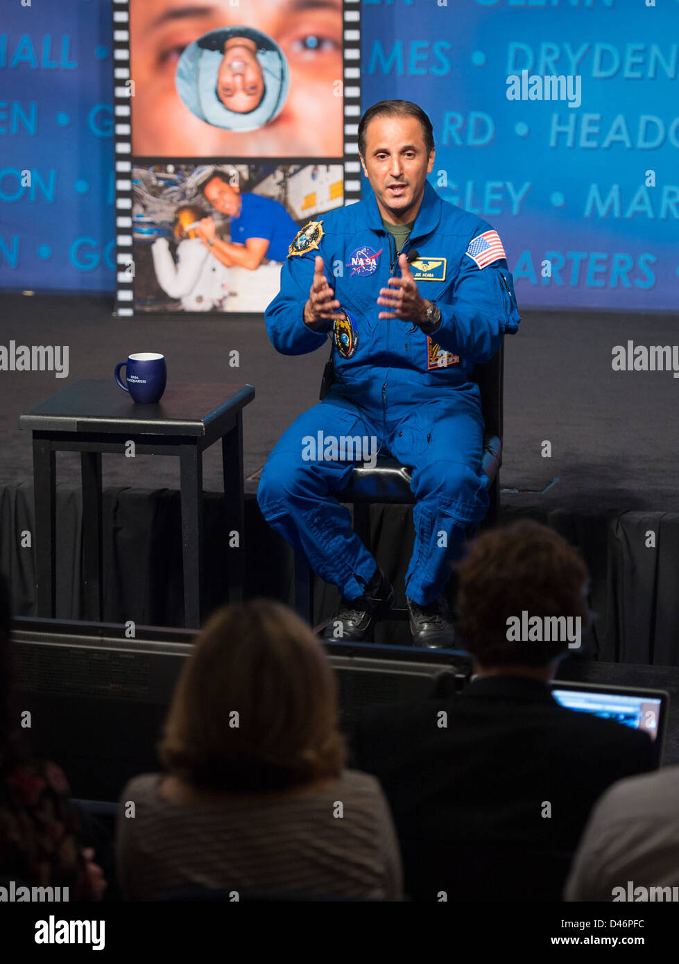 L'evento sociale della NASA presso la sede centrale della NASA a Washington ha permesso ai seguaci dei social media di interagire con gli esperti della NASA e conoscere le ultime missioni e innovazioni spaziali. L'evento ha visto la partecipazione dell'amministratore della NASA e delle principali discussioni del personale sull'esplorazione spaziale futura. Foto Stock