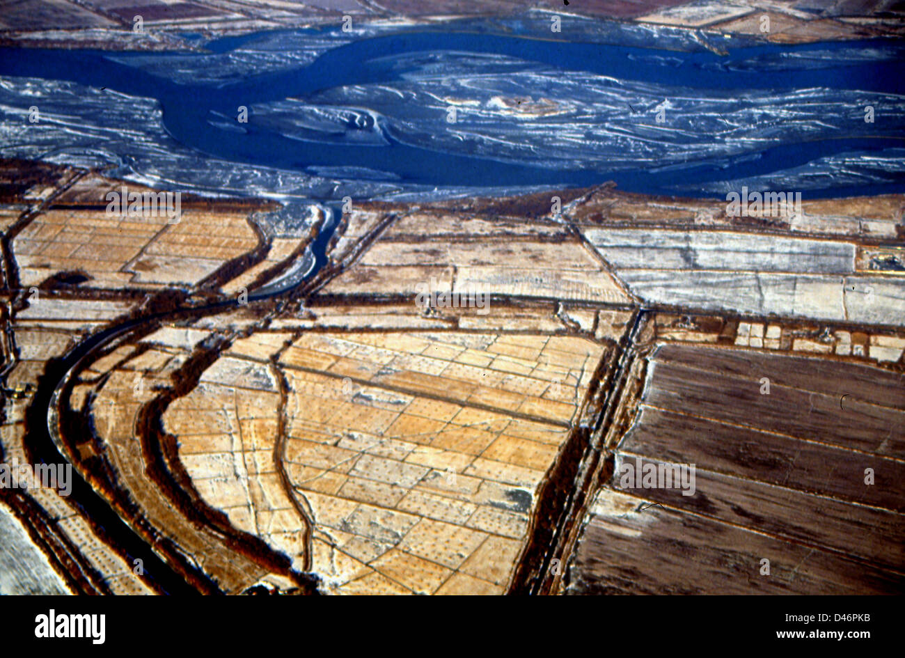 Veduta aerea del fiume Amu Darya e dei canali in Uzbekistan, 1993 Foto Stock