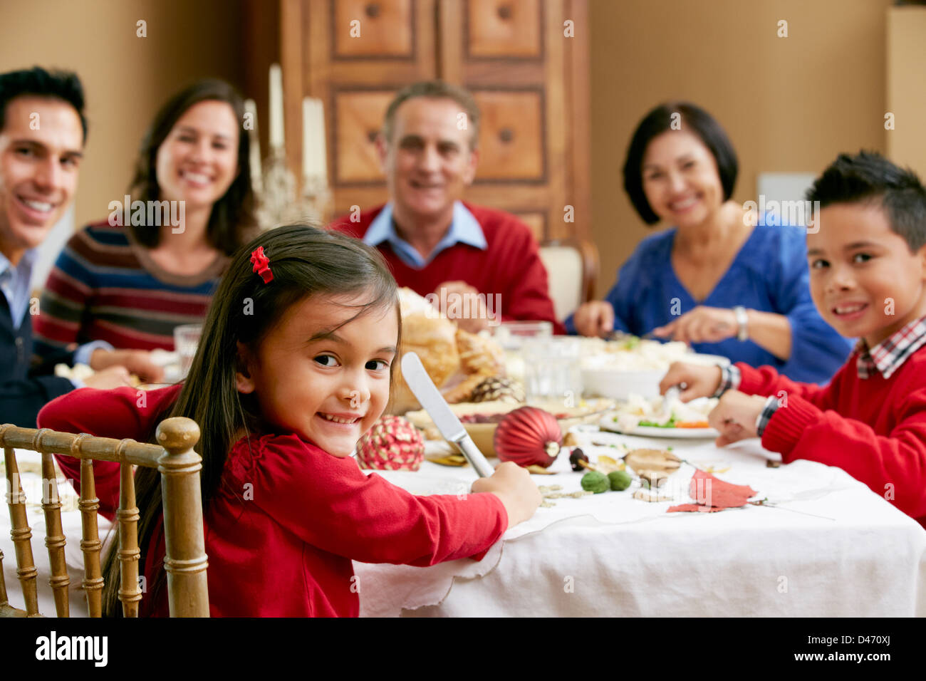 Multi generazione Famiglia celebra con il pranzo di Natale Foto Stock