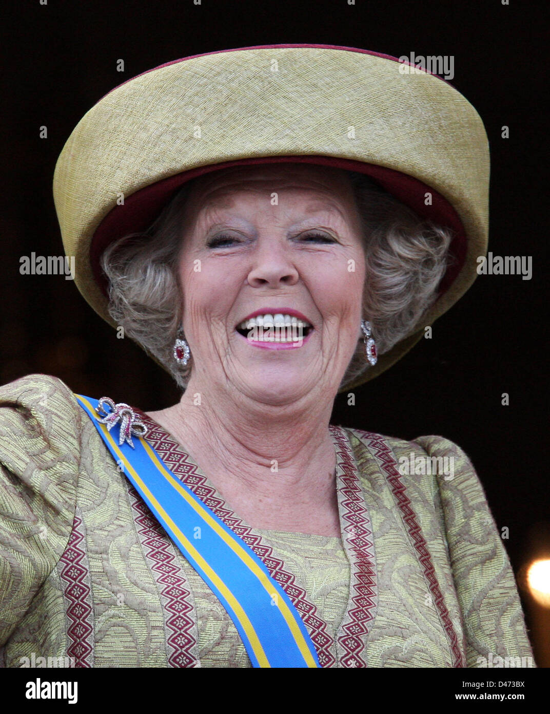 La regina Beatrice dei Paesi Bassi è tutto sorrisi durante il giorno del princelings (Prinsjesdag) all'Aia, nei Paesi Bassi, Martedì, 18 settembre 2007. La regina Beatrice ha tenuto un discorso per la parte superiore e inferiore di casa durante una sessione congiunta del Parlamento olandese per contrassegnare l'inizio della prossima sessione parlamentare. Foto: Albert Nieboer (PAESI BASSI) Foto Stock