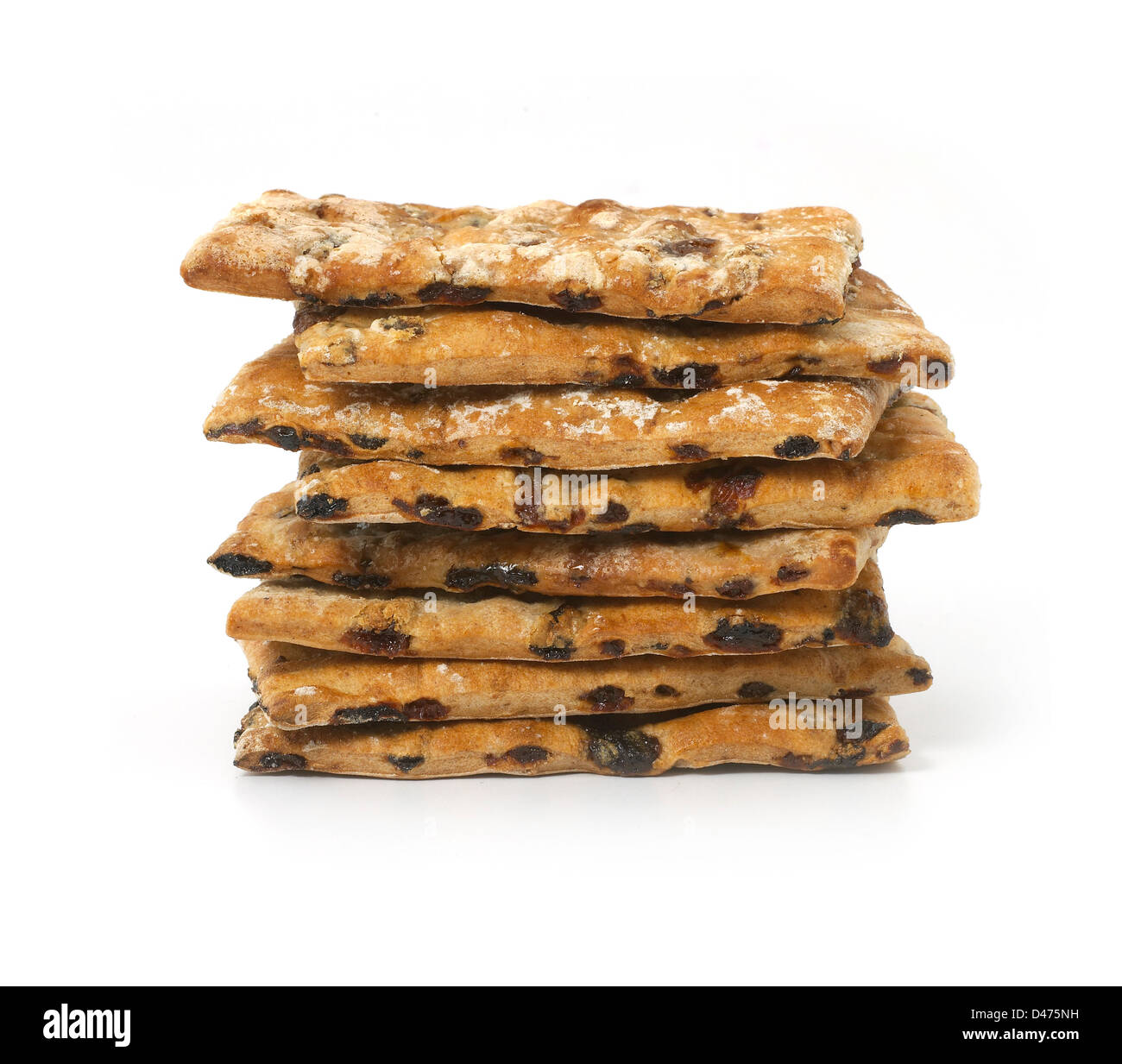 Pila di panini alla cannella ritagliata su sfondo bianco Foto Stock