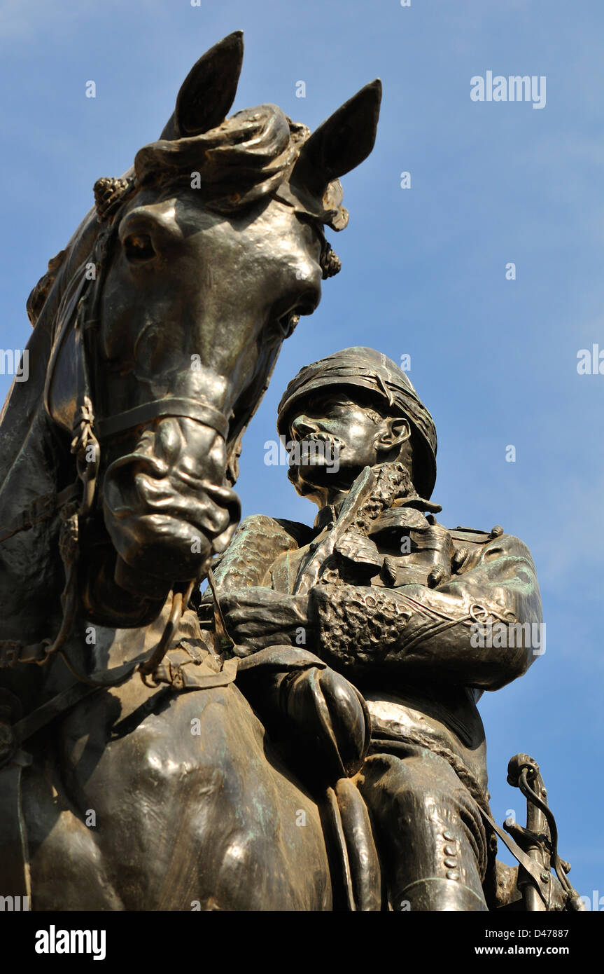 Londra, Inghilterra, Regno Unito. la statua di frederick sleigh Roberts, primo Earl Roberts (henry poole, 1924) in sfilata delle Guardie a Cavallo Foto Stock