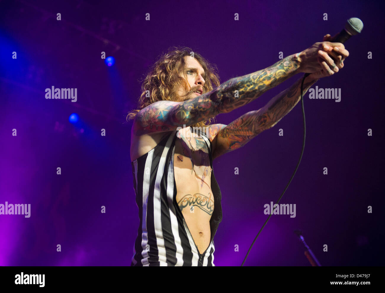 Wolverhampton, Regno Unito. Il 6 marzo 2013. Rock band il buio, con il cantante Justin Hawkins, a Wolverhampton Civic Hall, Regno Unito il 6 marzo 2013. Credito: John Bentley / Alamy Live News Foto Stock