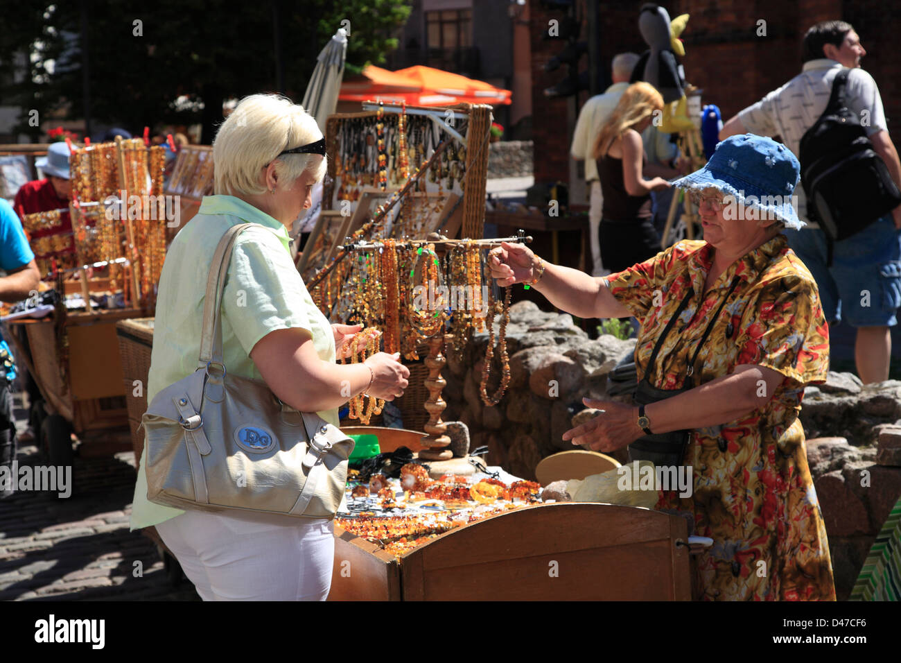 Mercato di vendita di stallo ambra, Riga, Lettonia Foto Stock