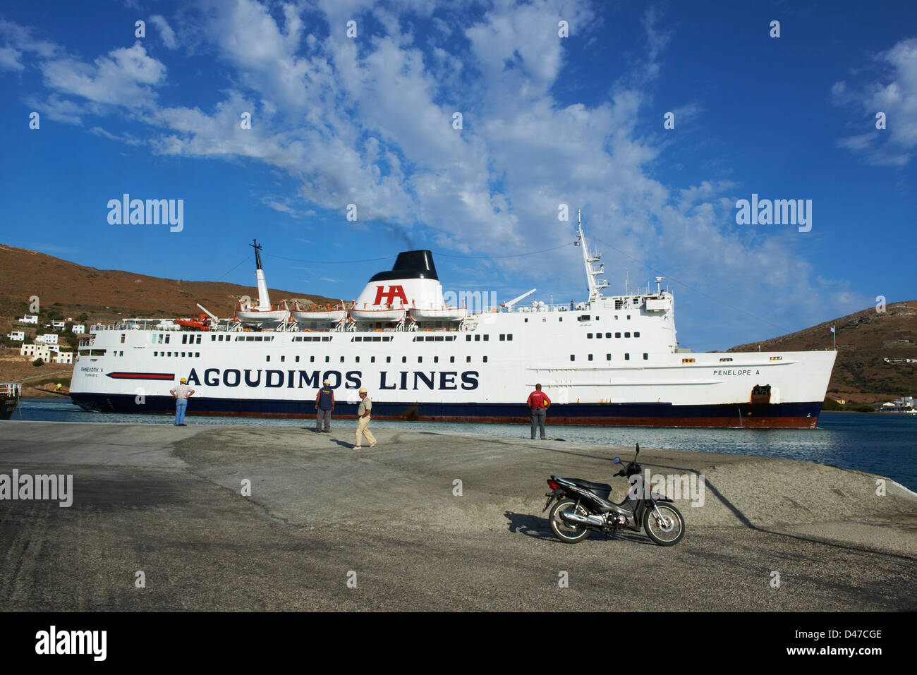 Grecia CICLADI, Andros isola, Gavrio Harbour Foto Stock