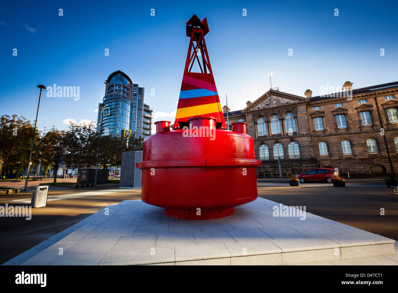 La boa a Donegall Quay al di fuori la Custom House a Belfast. Foto Stock