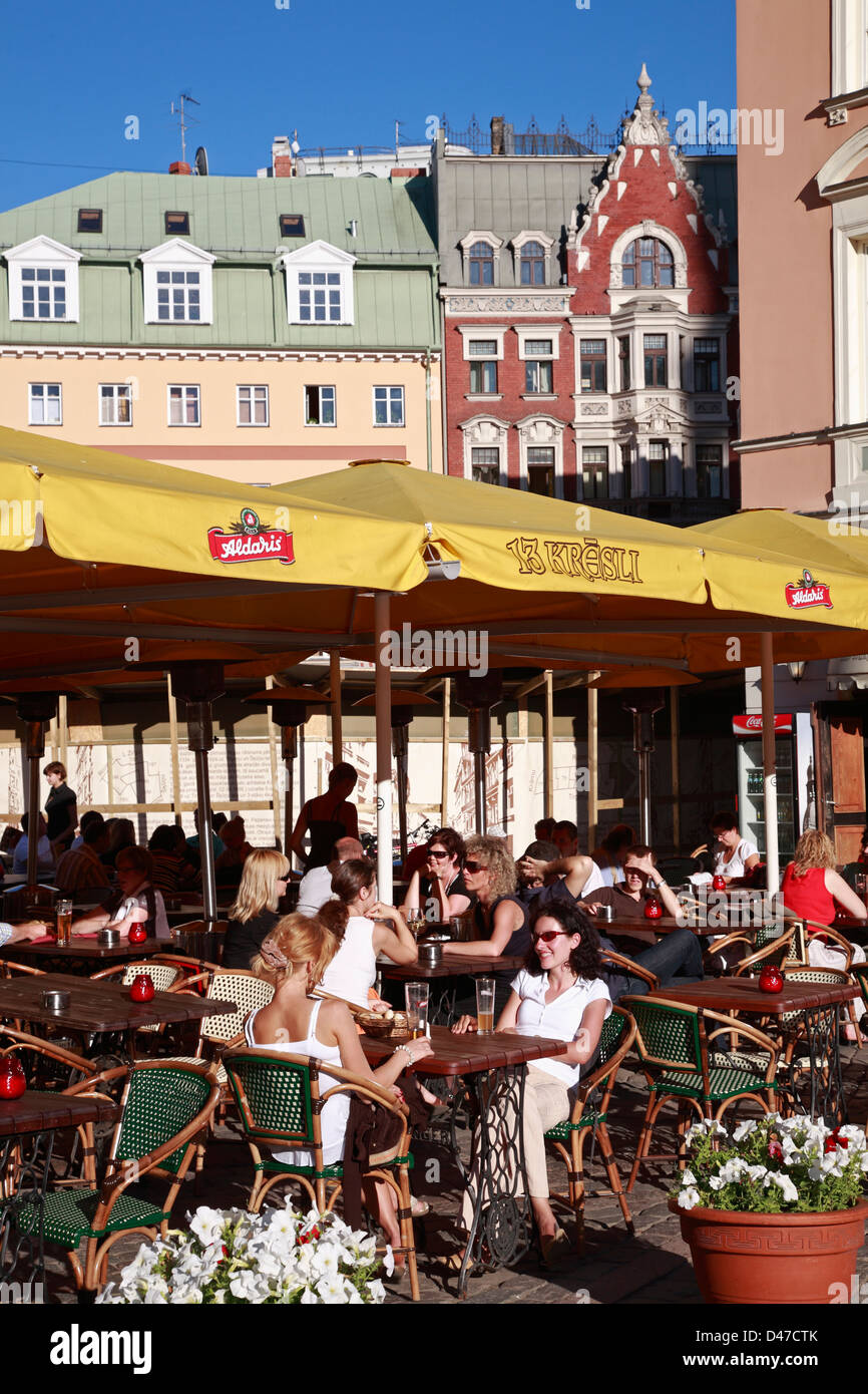 Cafe e ristorante a Doma Laukums, Piazza Duomo, Riga, Lettonia Foto Stock