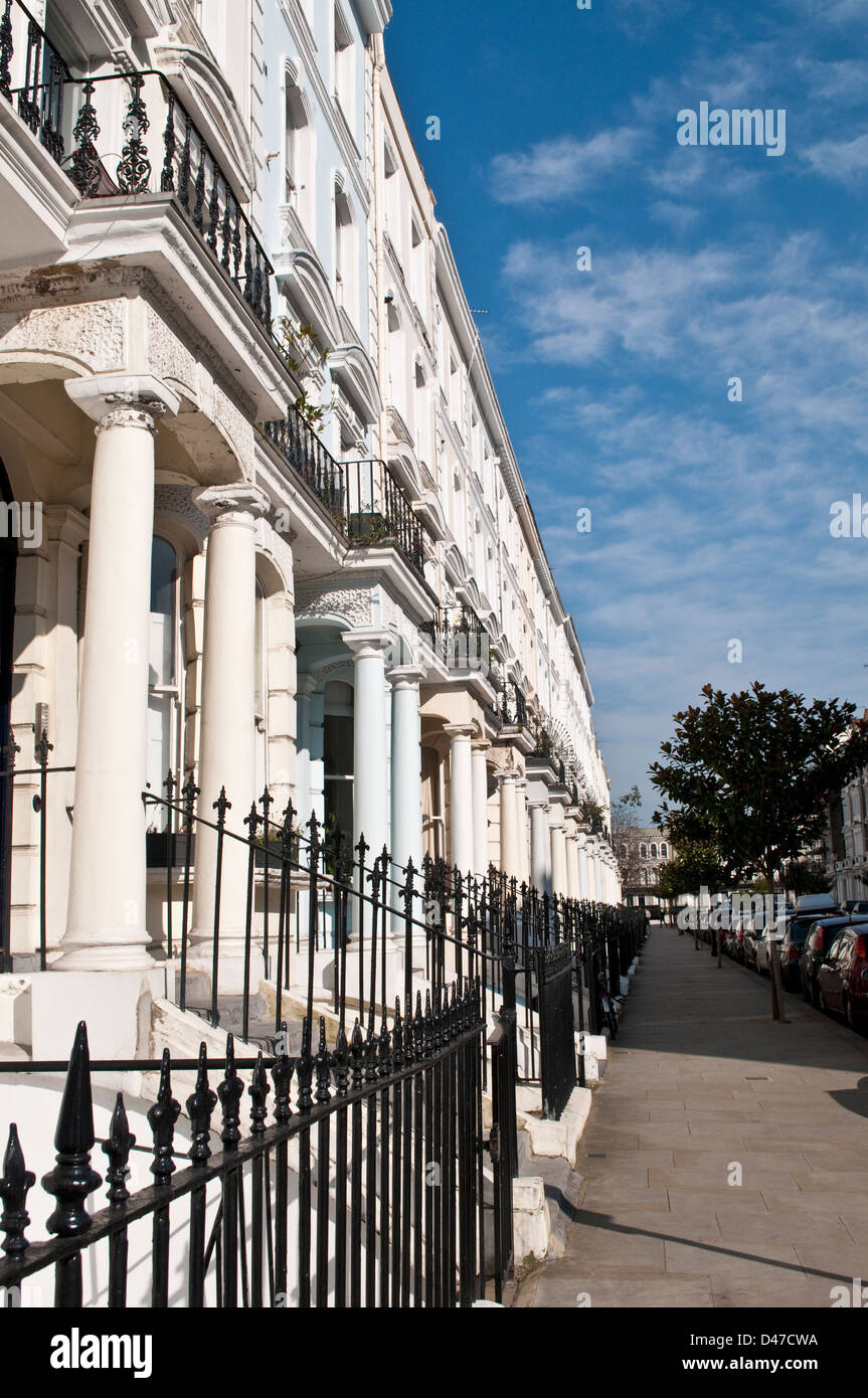 Case a schiera, Arundel Gardens, Kensington, London, W11, Regno Unito Foto Stock