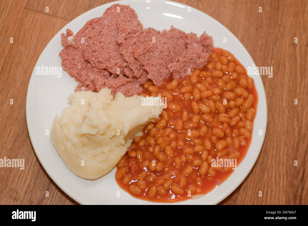 " Corned beef " di fagioli e purea di patate pasto sulla piastra Foto Stock